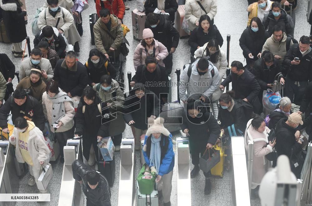 2025 Spring Festival Travel Rush Kicked Off