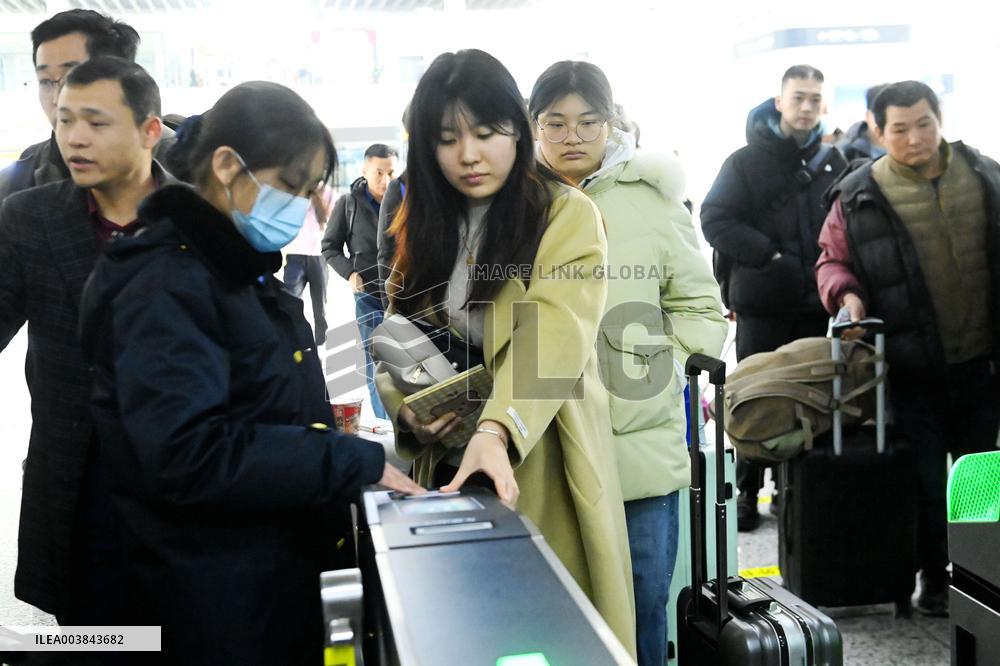 2025 Spring Festival Travel Rush Kicked Off
