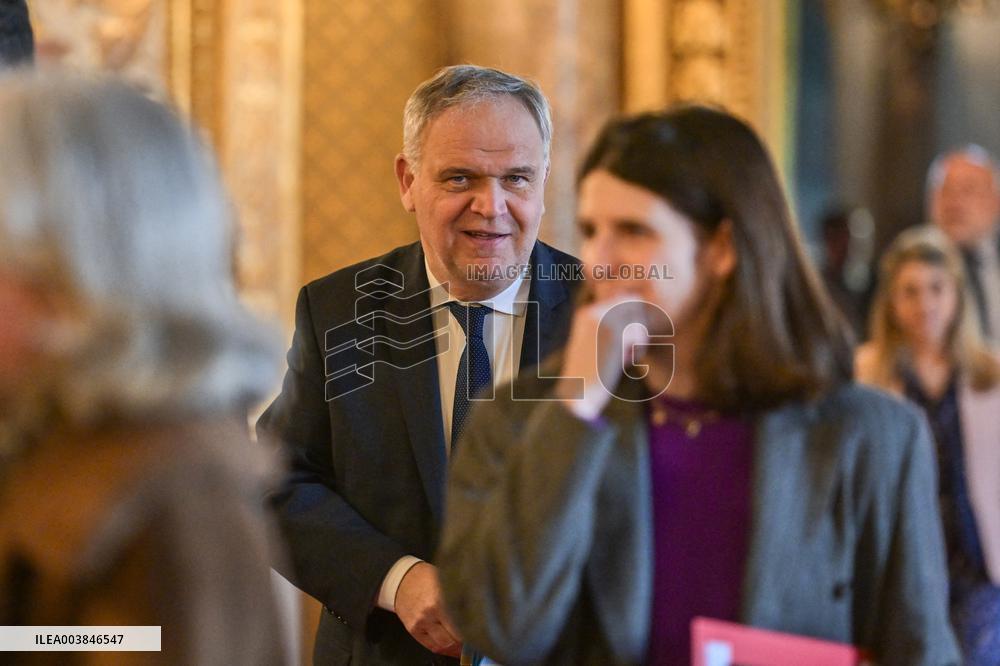 Announcement of the Government Statement at the Senate in Pars FA