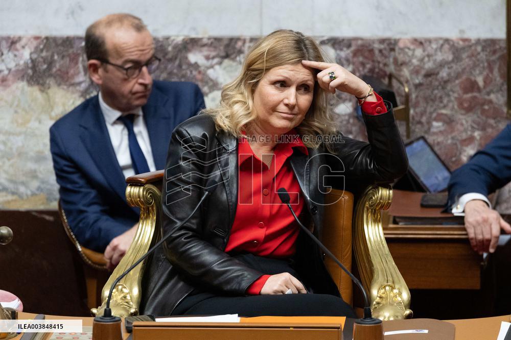 Francois Bayrou replies to MP after general policy statement - Paris