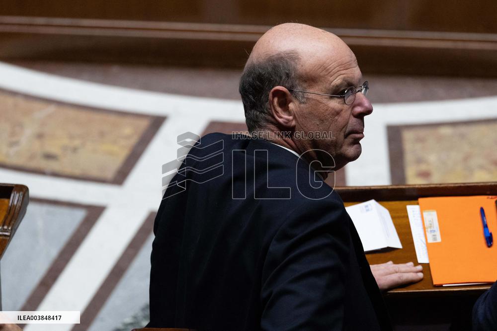 Francois Bayrou replies to MP after general policy statement - Paris