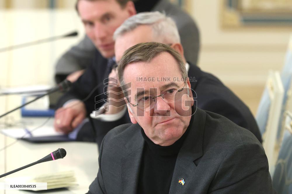 Volodymyr Zelenskyy meets with Boris Pistorius