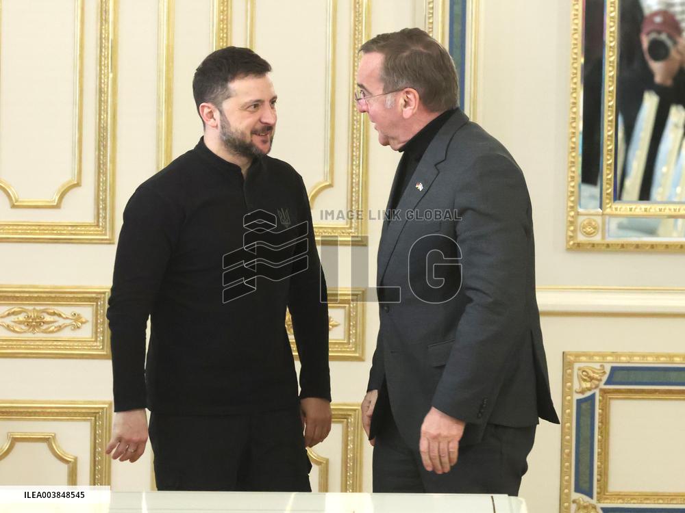 Volodymyr Zelenskyy meets with Boris Pistorius