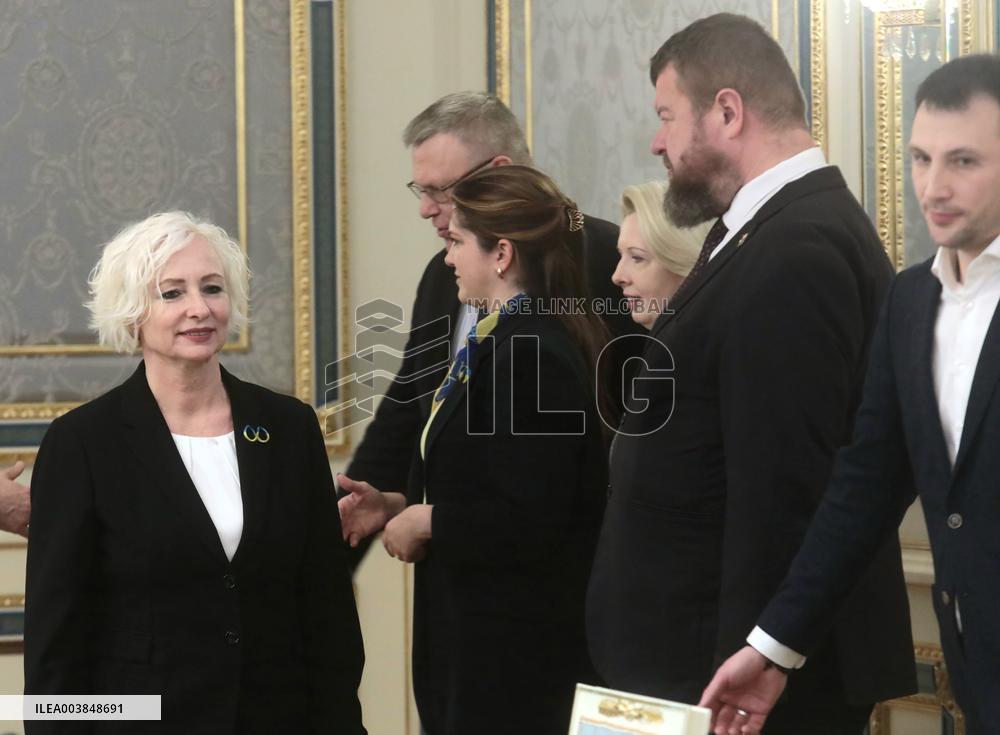 Volodymyr Zelenskyy meets with Speaker of Latvian Parliament