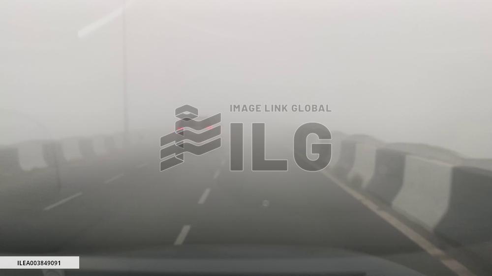 India: Dense Fog Shrouds Delhi, Causing Poor Visibility 2