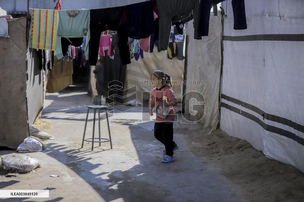 The Daily Life of Palestinian Displaced - Gaza
