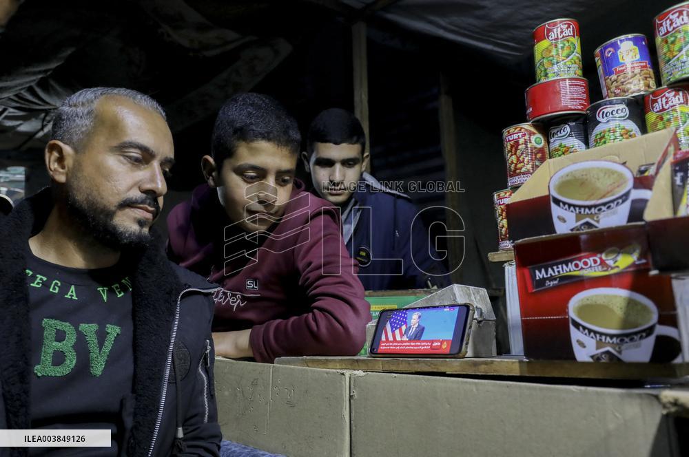 Displaced Residents Follow the News - Gaza