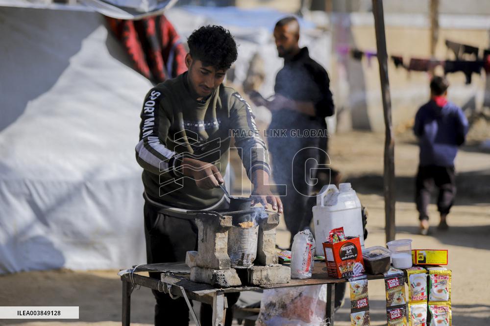 The Daily Life of Palestinian Displaced - Gaza