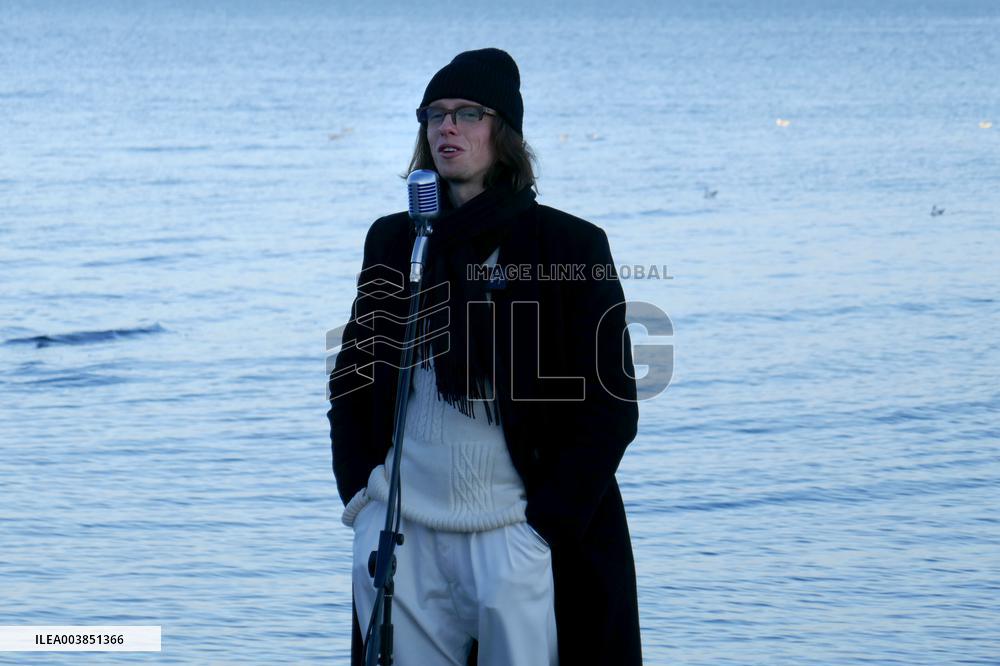 Musician Edgar Vinnitsky gives open-air performance in Odesa