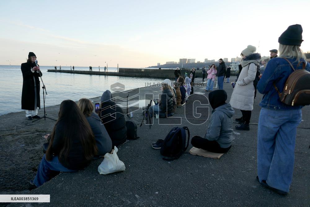 Musician Edgar Vinnitsky gives open-air performance in Odesa