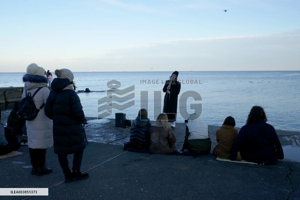 Musician Edgar Vinnitsky gives open-air performance in Odesa