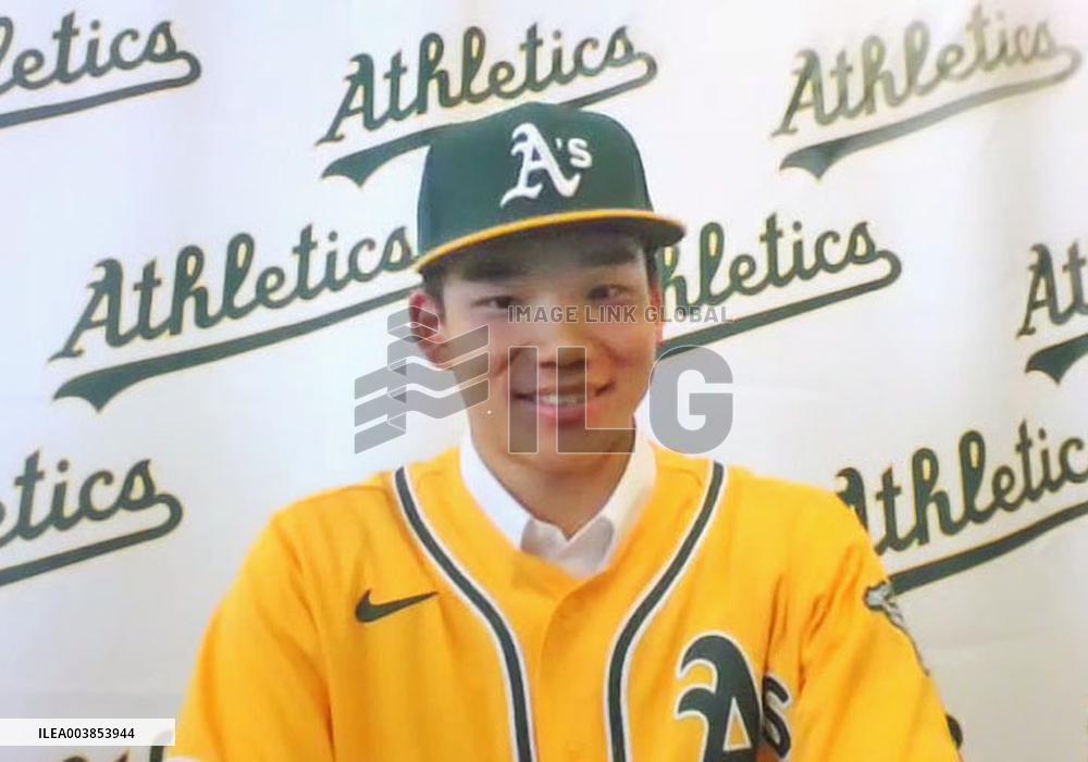 CORRECTED: CORRECTED: Baseball: Japan teenage two-way player signs with A's
