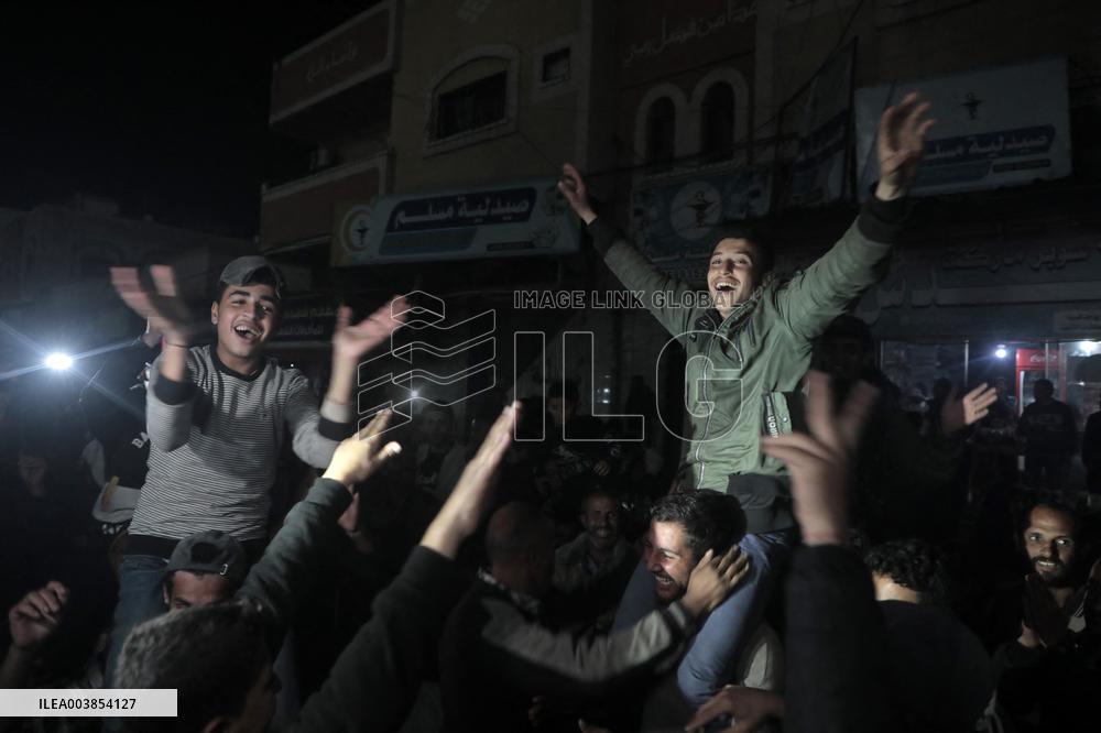 Thousands Of Palestinian Celebrated As News Spread Of A Ceasefire - Gaza