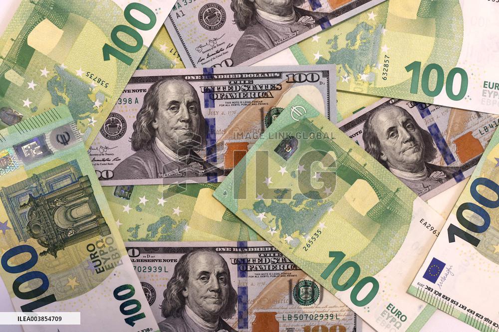 Illustration - Dollar and Euro Banknote - Paris