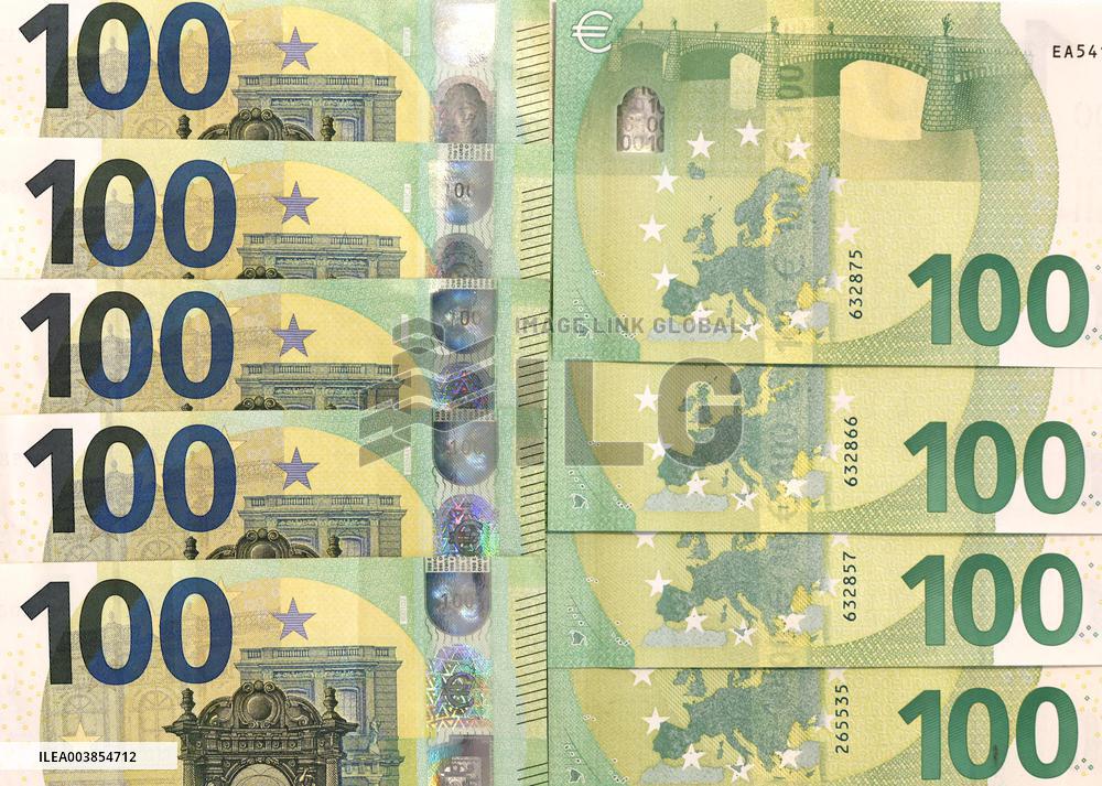 Illustration - Dollar and Euro Banknote - Paris
