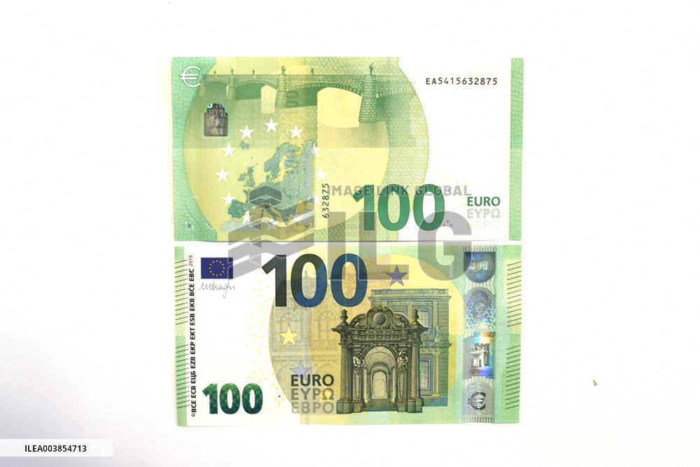 Illustration - Dollar and Euro Banknote - Paris