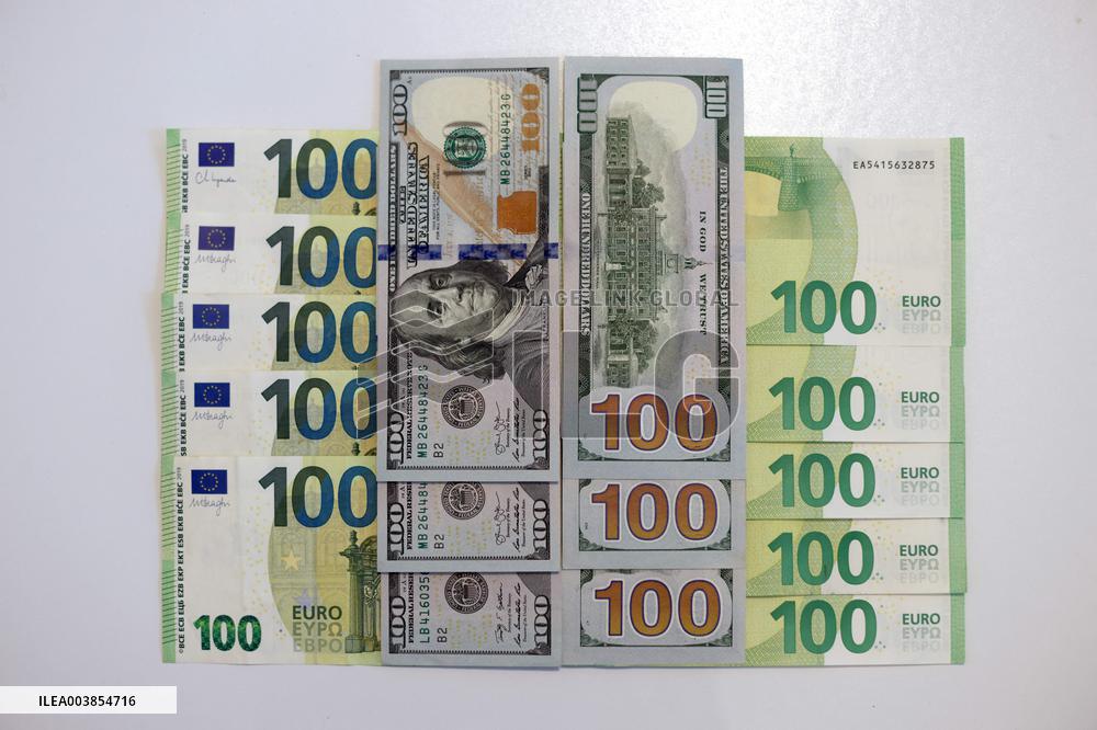 Illustration - Dollar and Euro Banknote - Paris