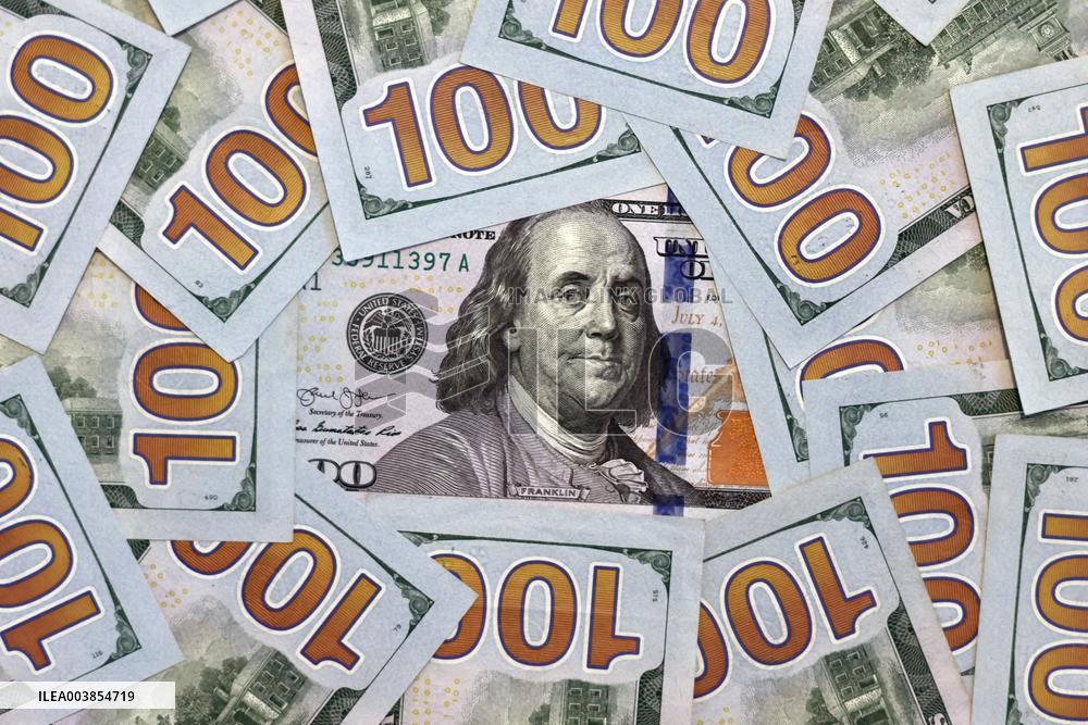 Illustration - Dollar and Euro Banknote - Paris