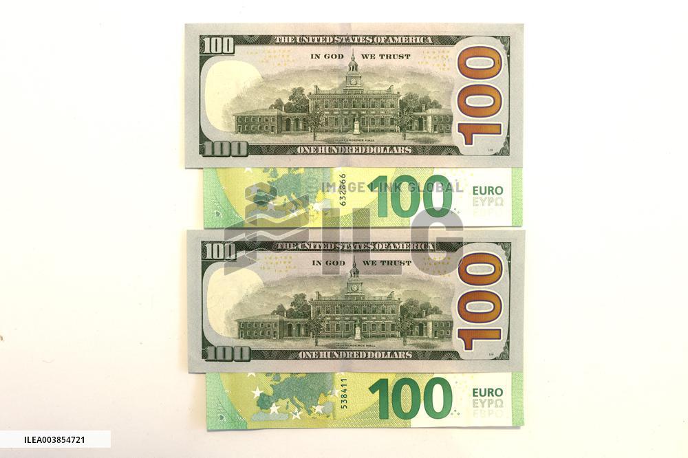 Illustration - Dollar and Euro Banknote - Paris