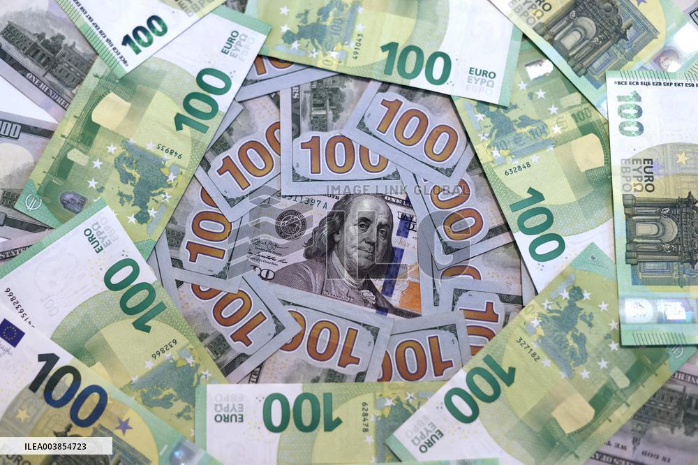 Illustration - Dollar and Euro Banknote - Paris