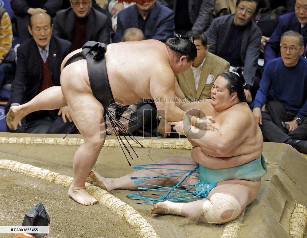 Sumo: New Year Grand Sumo Tournament
