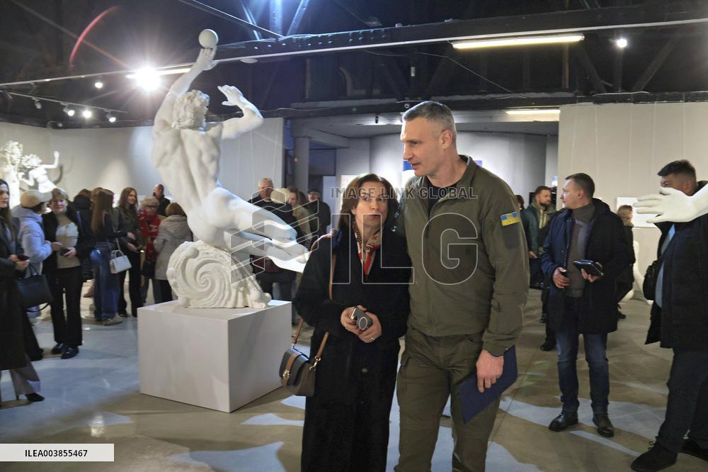 Exhibition of Ukrainian sculptor Anatolii Kushch opens in Kyiv