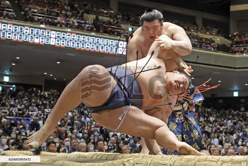 Sumo: New Year Grand Sumo Tournament