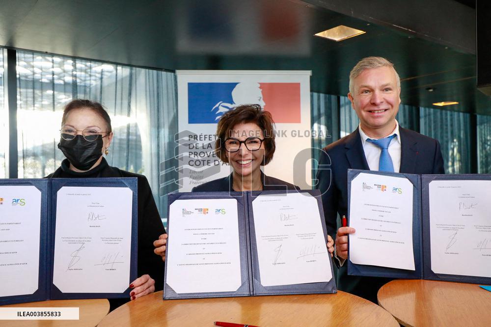 Rachida Dati on A Virtual Tour of The Cosquer Cave - Marseille