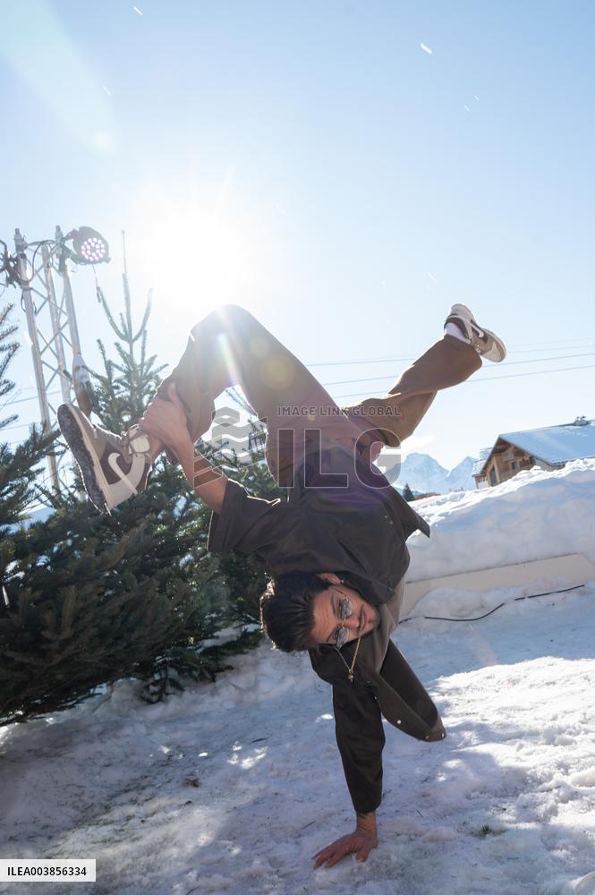 28th Alpe D Huez Festival Photocall - Avec Ou Sans Enfants