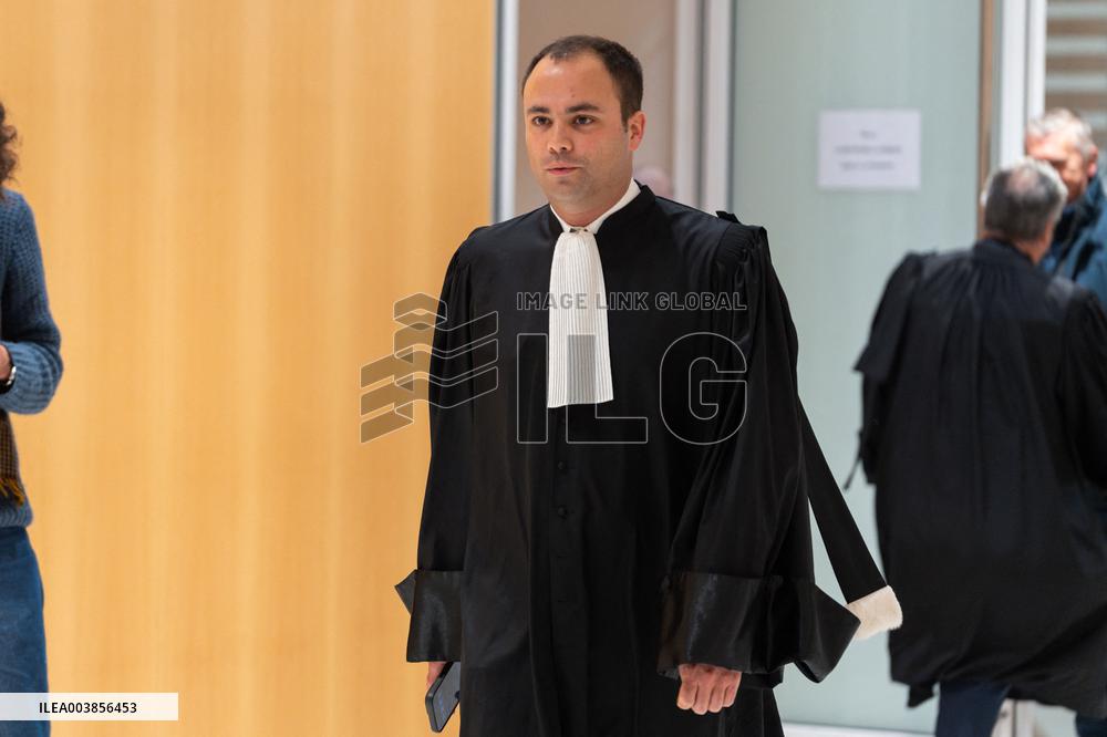 Nicolas Sarkozy’s trial during a break - Paris AJ