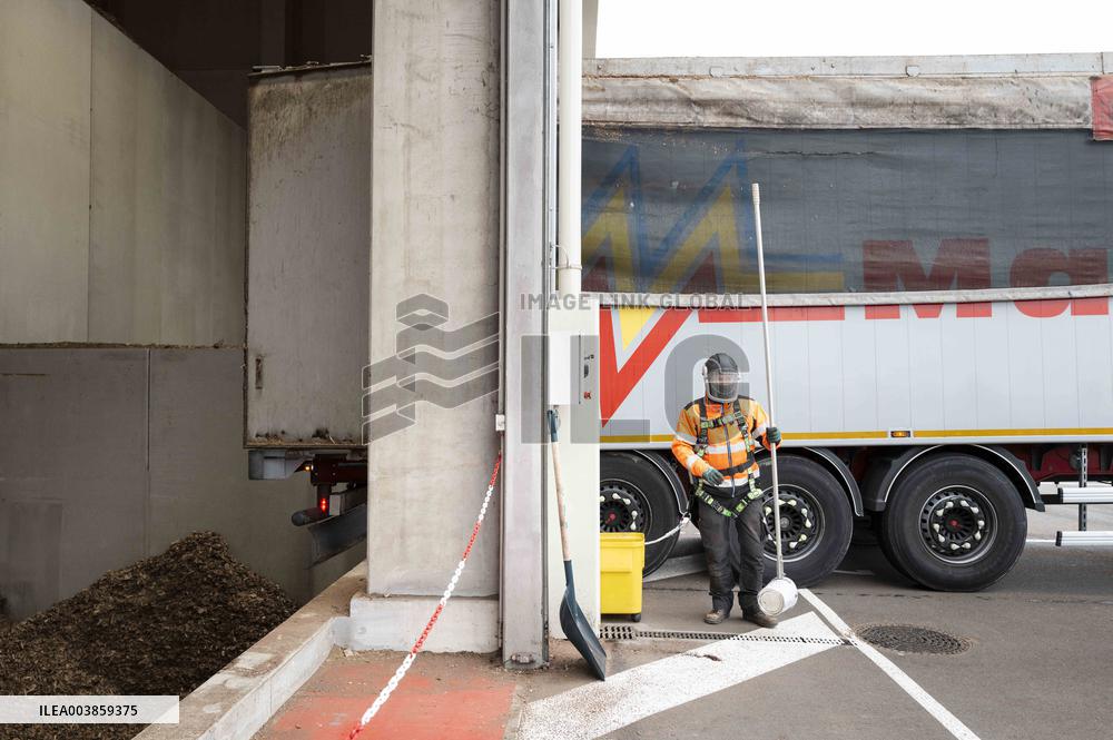 Agnes Pannier-Runacher Visit To Airbus - Toulouse