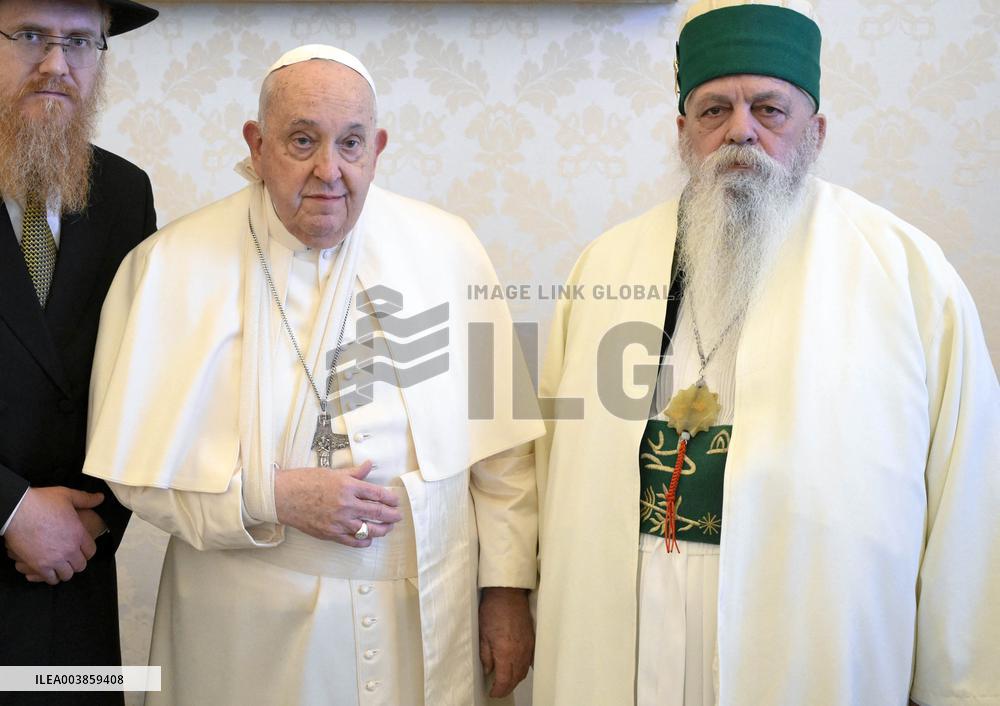 Pope Francis Wears His Arm In A Sling After A Fall - Vatican