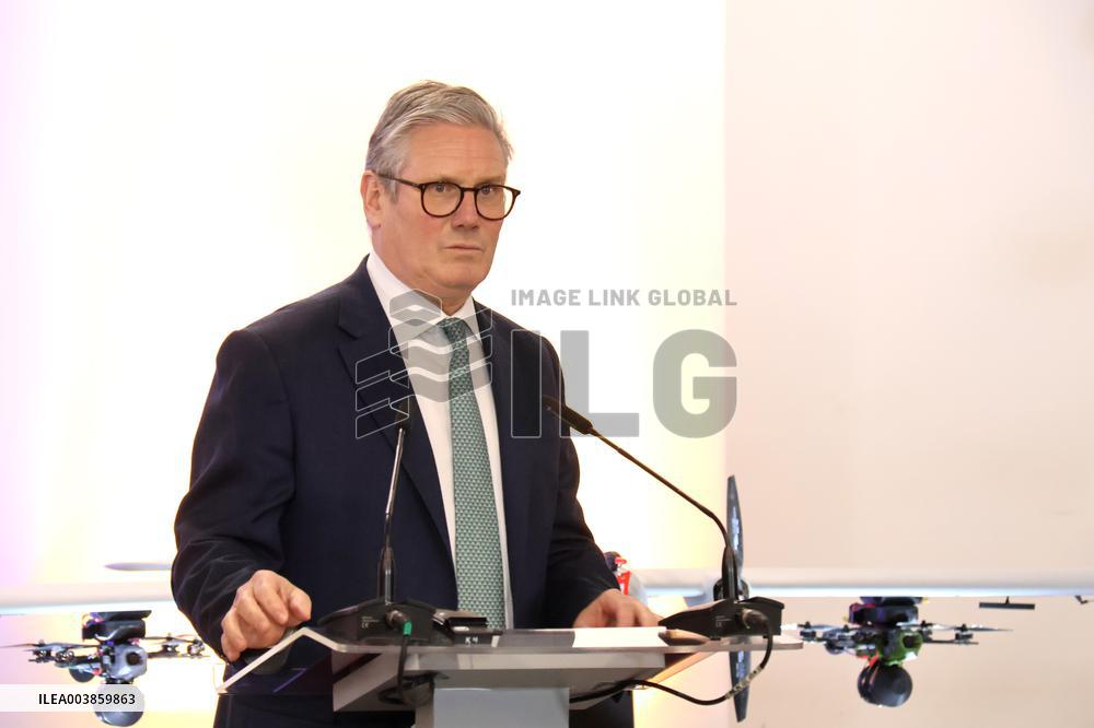 Volodymyr Zelenskyy and Keir Starmer inspect Ukrainian-made drones