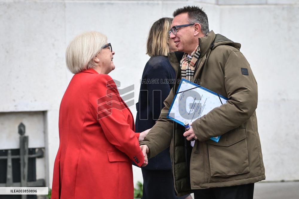 Meeting on pensions at the Ministry of Labour in Paris FA