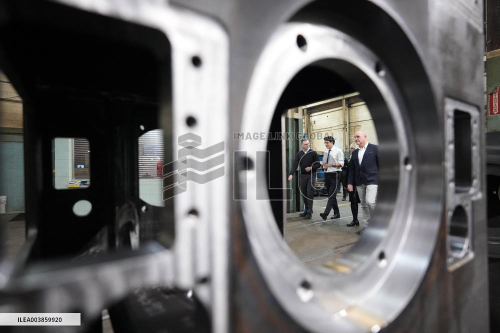 Justin Trudeau Meets with Unifor Local 444 in Windsor - Canada