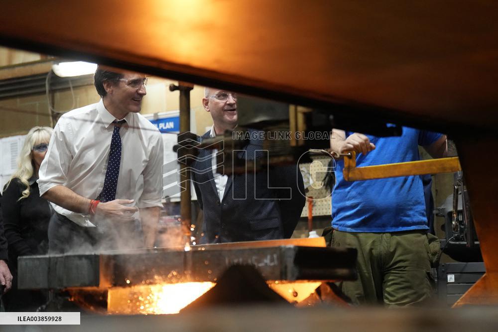 Justin Trudeau Meets with Unifor Local 444 in Windsor - Canada