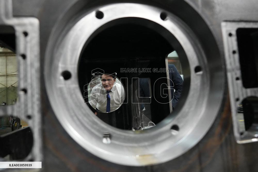 Justin Trudeau Meets with Unifor Local 444 in Windsor - Canada