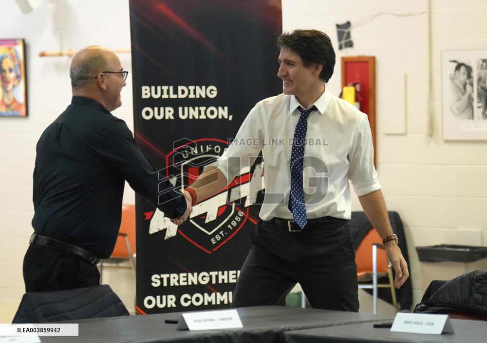 Justin Trudeau Meets with Unifor Local 444 in Windsor - Canada