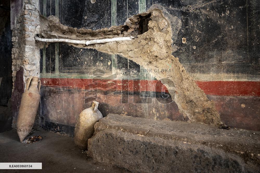 Biggest Ever Private Bathhouse Found - Pompeii