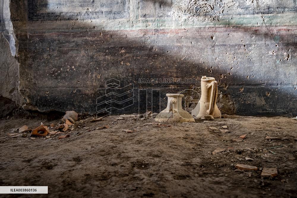 Biggest Ever Private Bathhouse Found - Pompeii