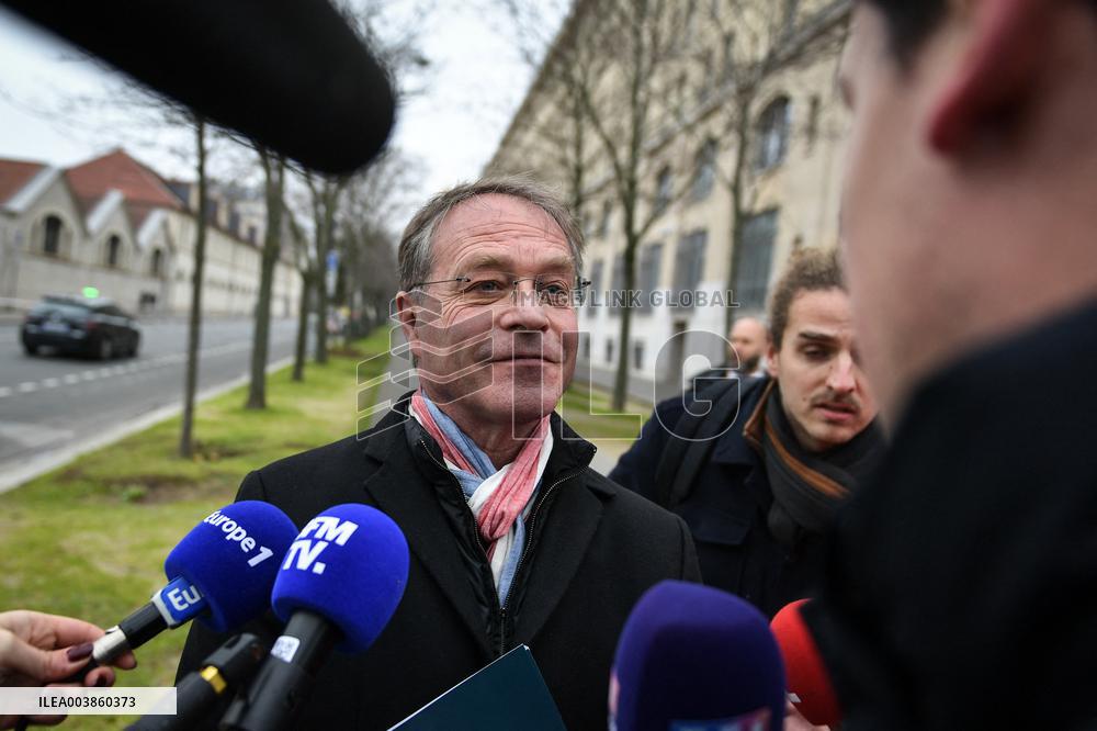 Presser after a meeting on pensions in Paris FA