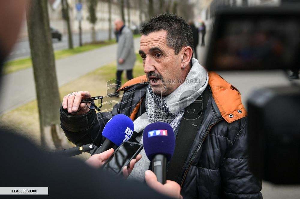 Presser after a meeting on pensions in Paris FA