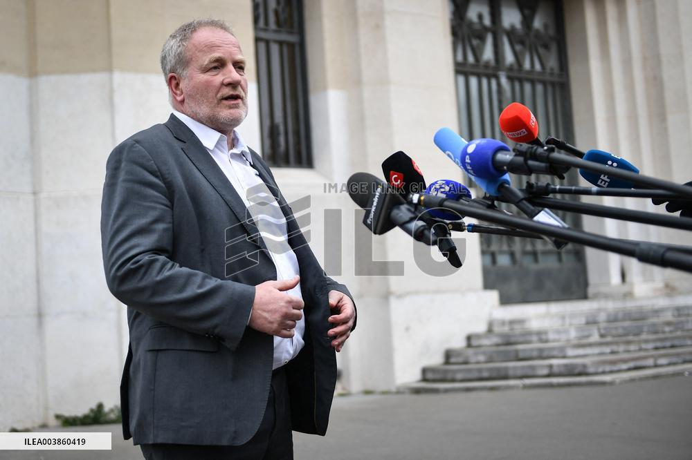 Presser after a meeting on pensions in Paris FA