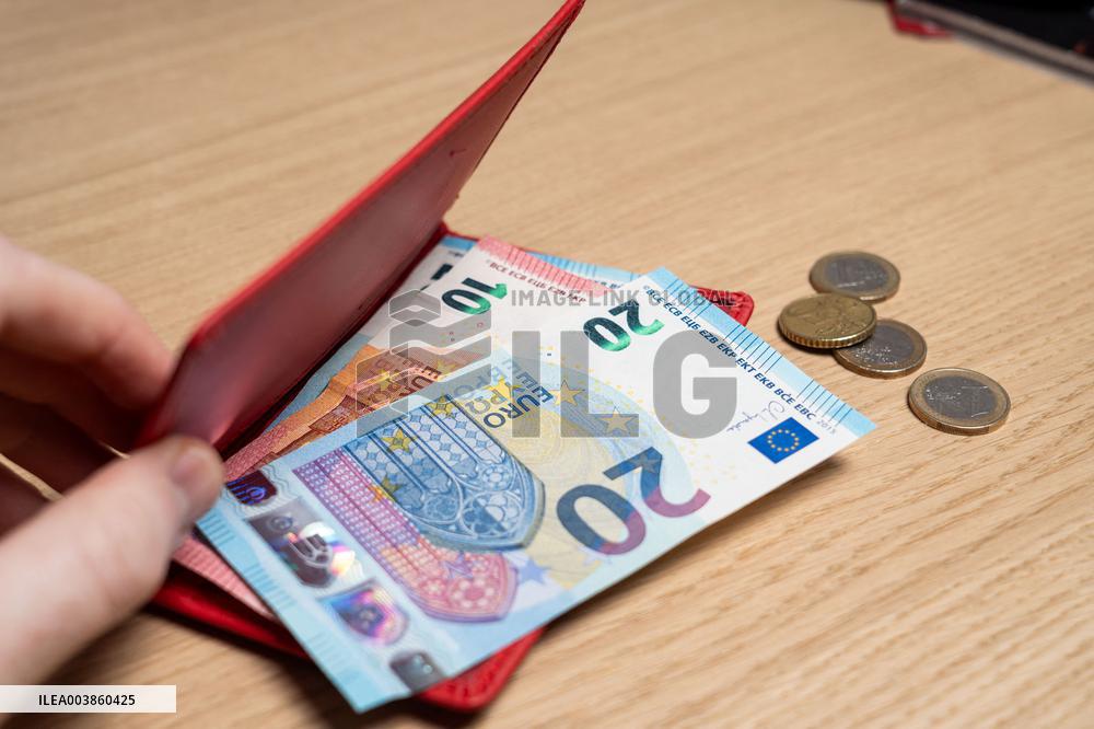 Savings illustration - Paris AJ