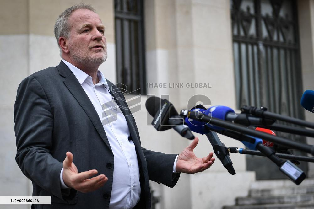 Presser after a meeting on pensions in Paris FA