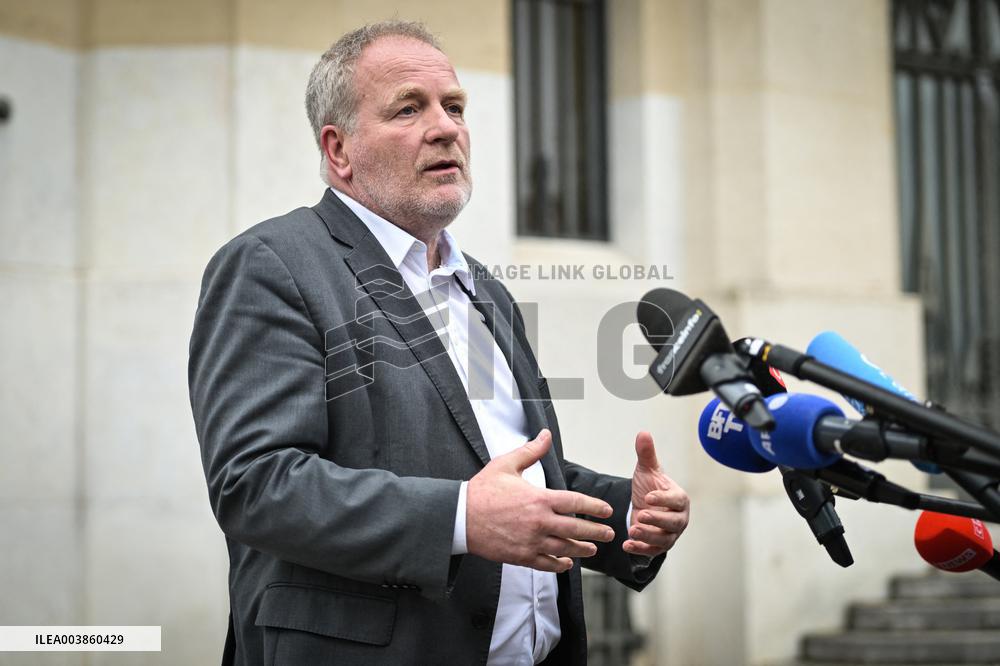 Presser after a meeting on pensions in Paris FA