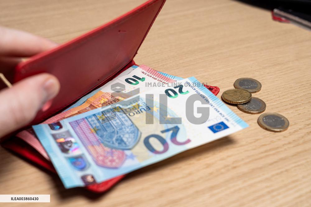 Savings illustration - Paris AJ