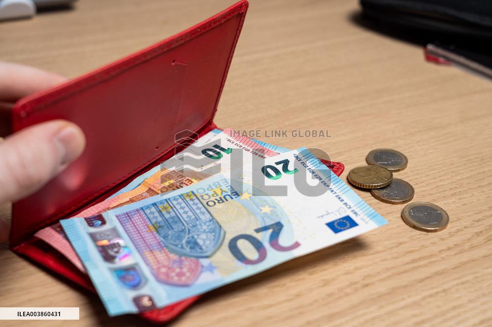 Savings illustration - Paris AJ