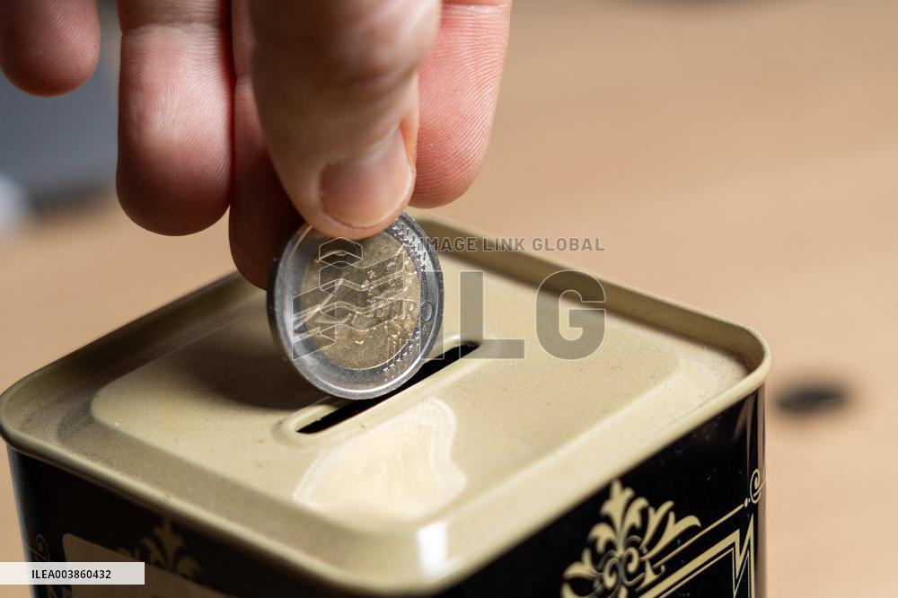 Savings illustration - Paris AJ