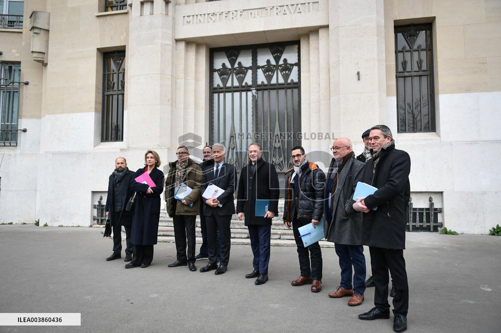 Meeting on pensions at the Ministry of Labour in Paris FA